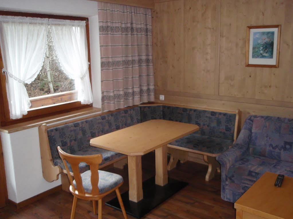 Pension Appartements Via Claudia Лермос Екстер'єр фото