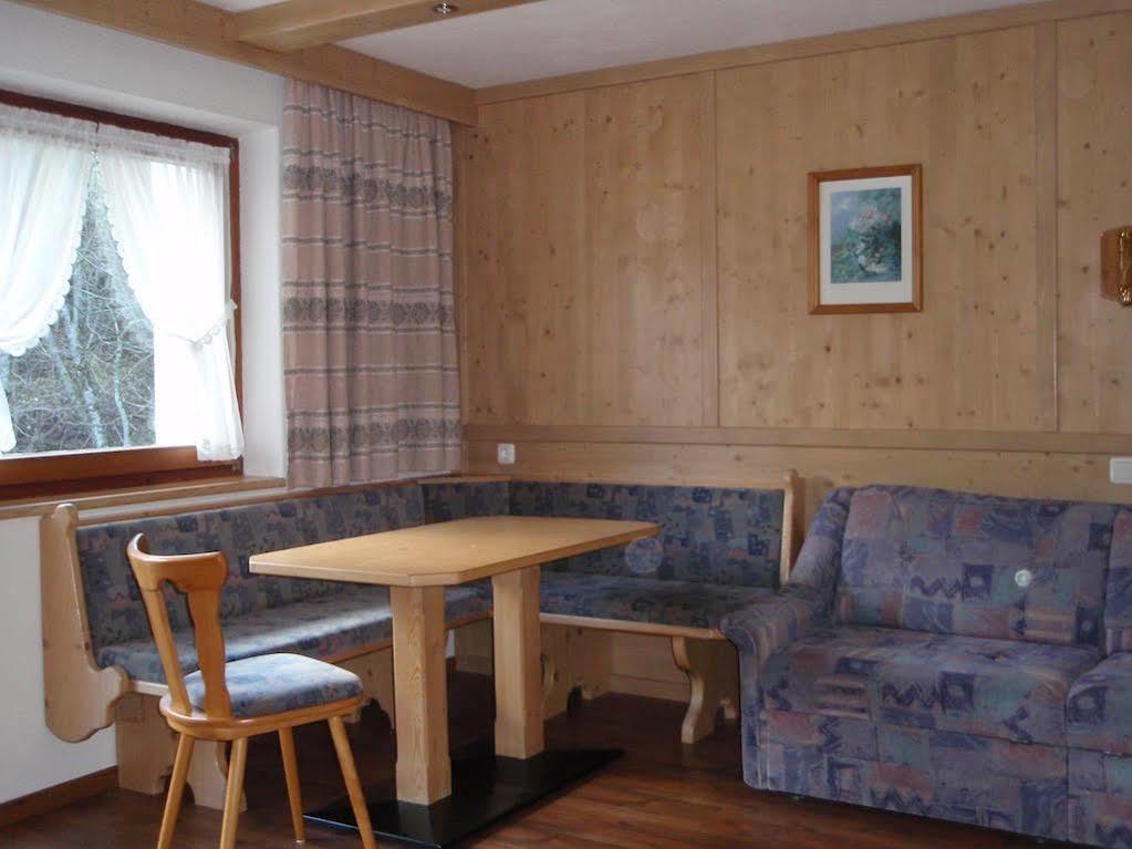 Pension Appartements Via Claudia Лермос Екстер'єр фото